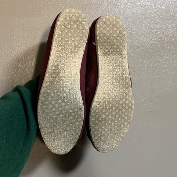 Toms Shoes Burgandy - Picture 7 of 9